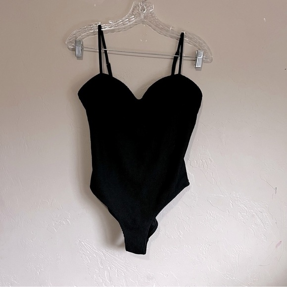 Cyn & Luca Black Pucker Ribbed One Piece Swimsuit - Picture 2 of 9